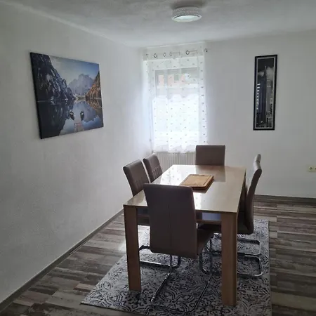 Husic Immobilien Und Handwerkerservice 民宿